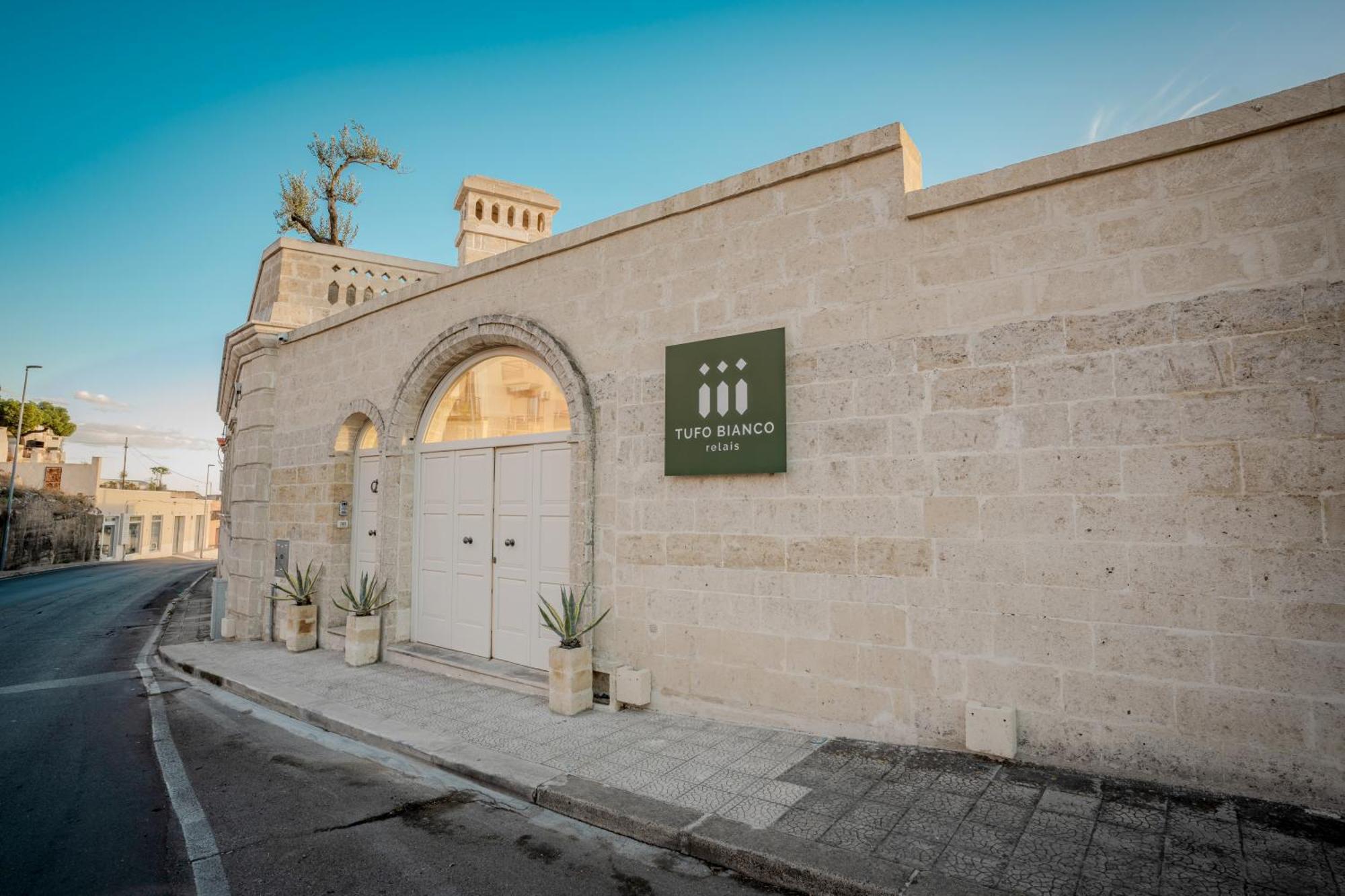 Tufo Bianco Relais Bed & Breakfast Massafra Bagian luar foto