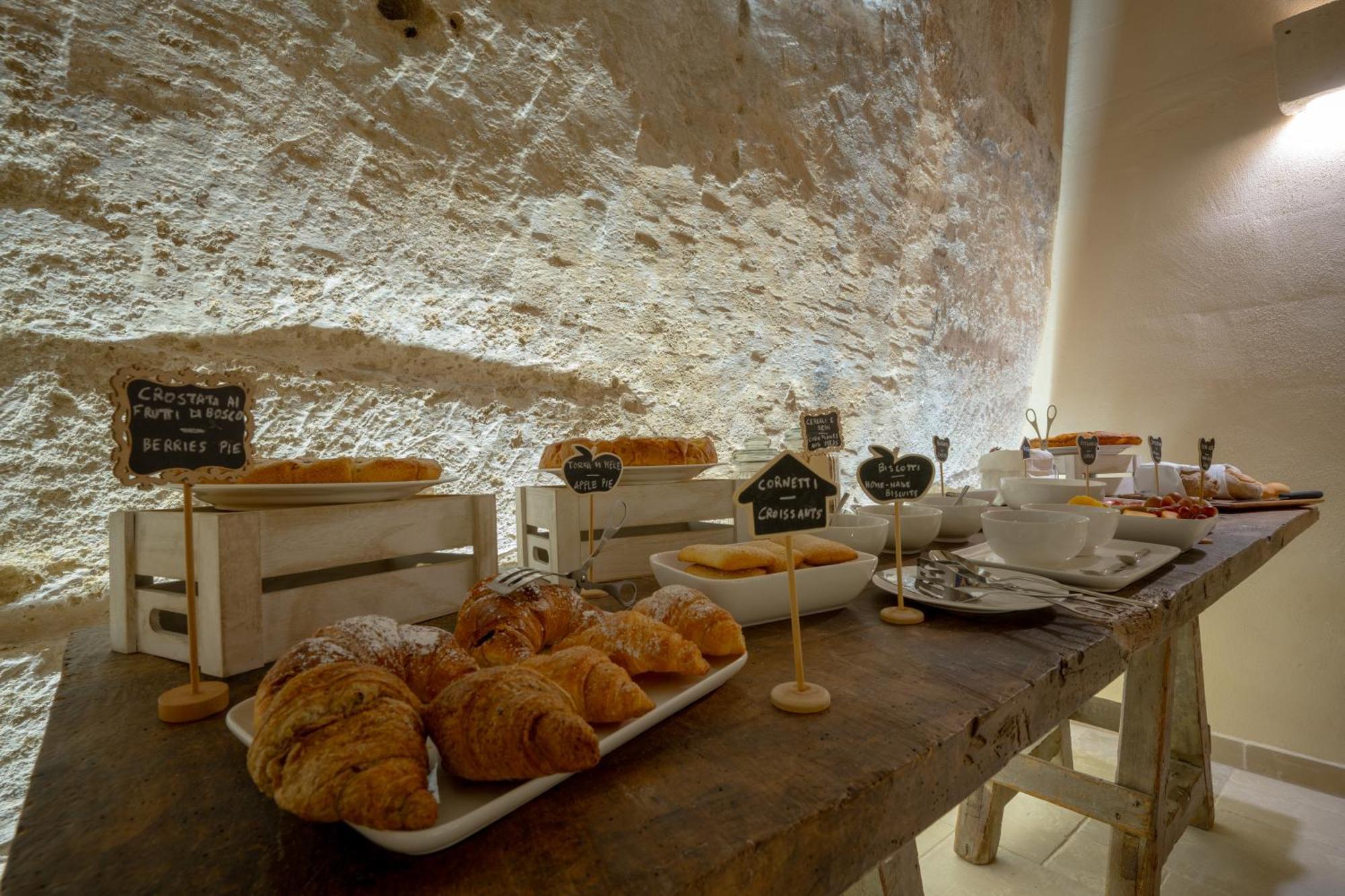 Tufo Bianco Relais Bed & Breakfast Massafra Bagian luar foto