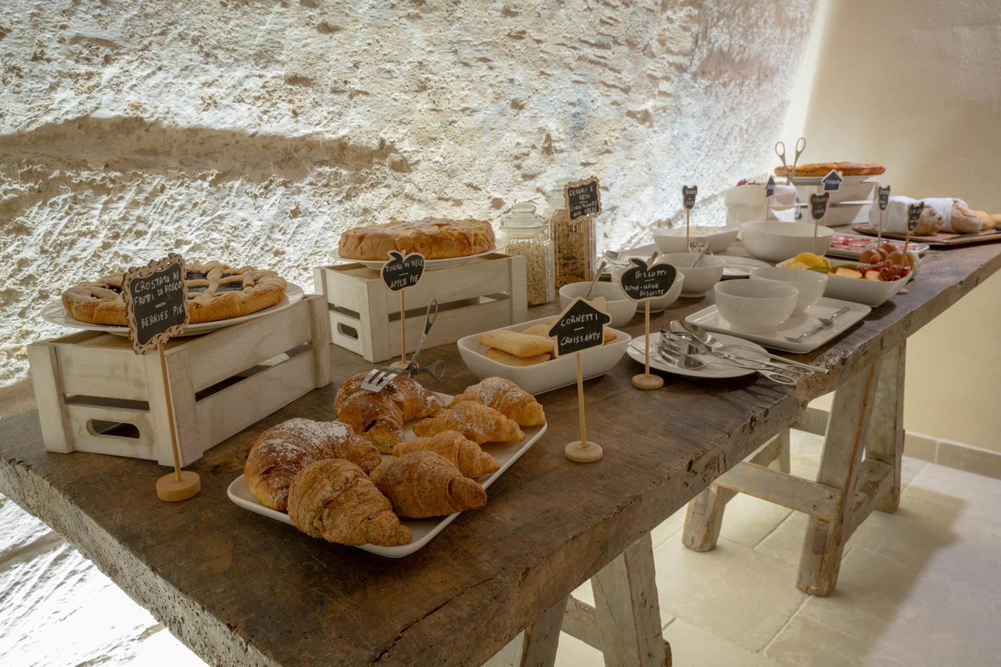 Tufo Bianco Relais Bed & Breakfast Massafra Bagian luar foto