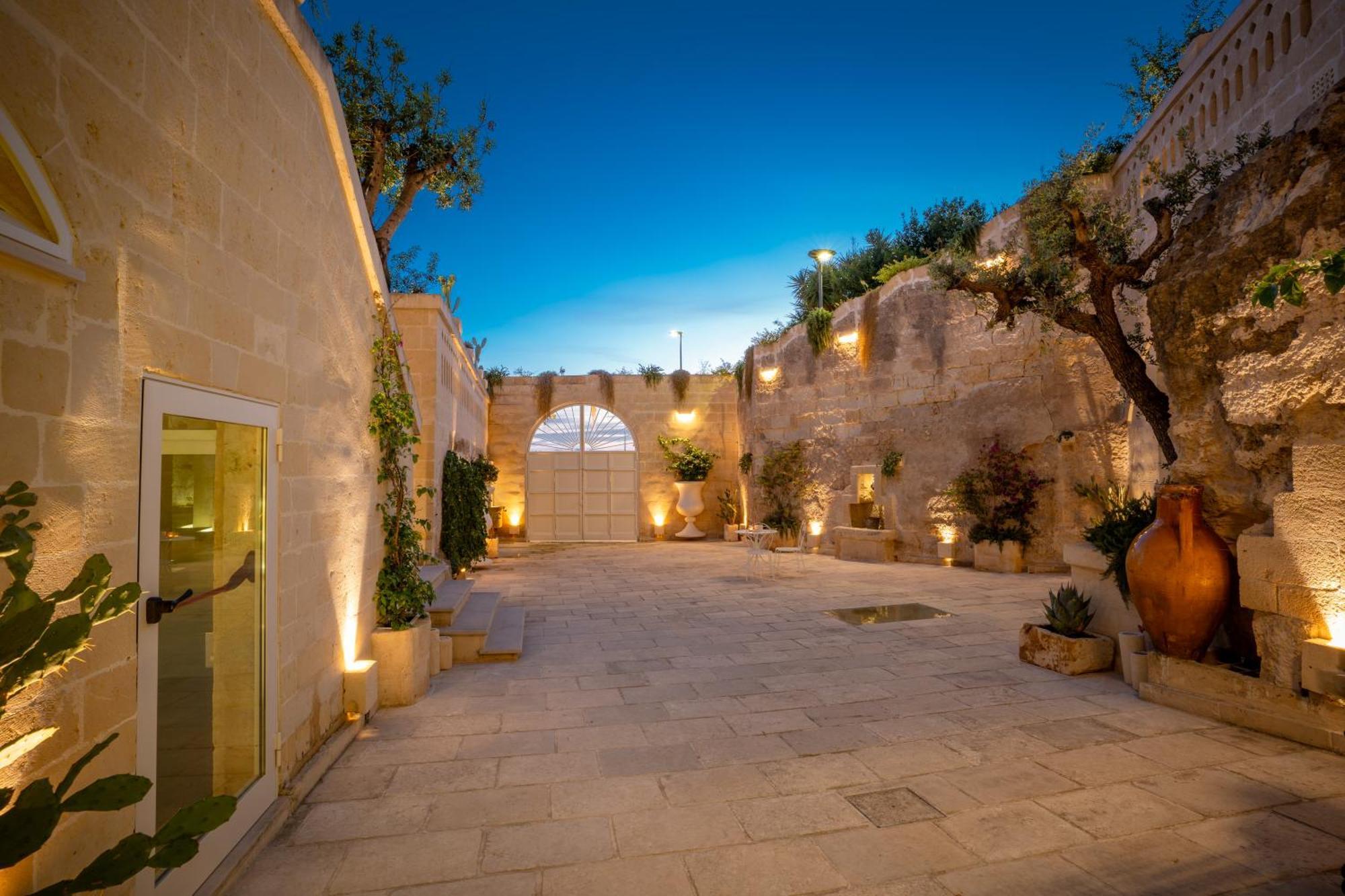 Tufo Bianco Relais Bed & Breakfast Massafra Bagian luar foto